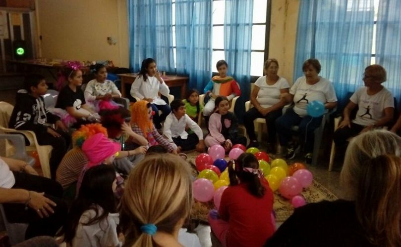 El encuentro se produjo en el centro de jubilados 