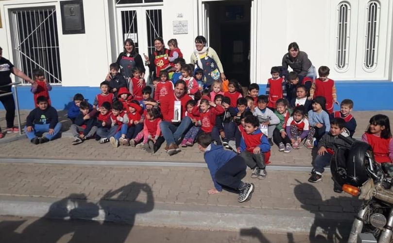 Alumnos y docentes de nivel inicial 