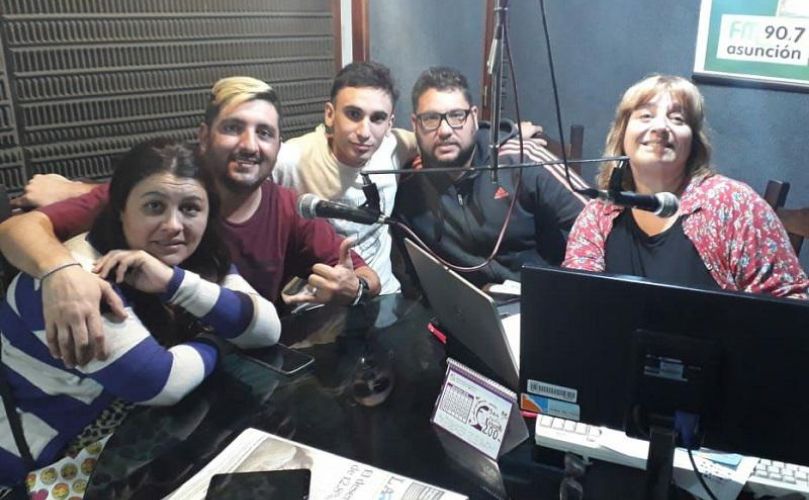 Los papás de Aaron visitaron radio Asunción 