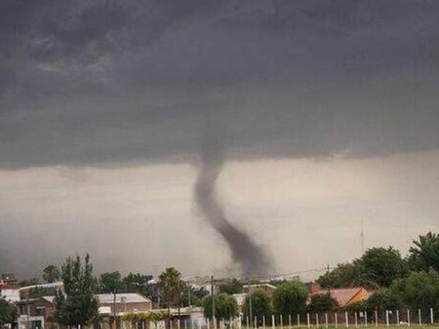 Una de las imágenes del tornado difundidas en Twitter.