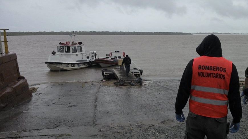 Prefectura Naval y en colaboración con Bomberos Voluntarios realizaron el rastrillaje en la zona.