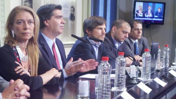 Augusto Costa, junto al jefe de Gabinete, Jorge Capitanich, desde Casa Rosada.