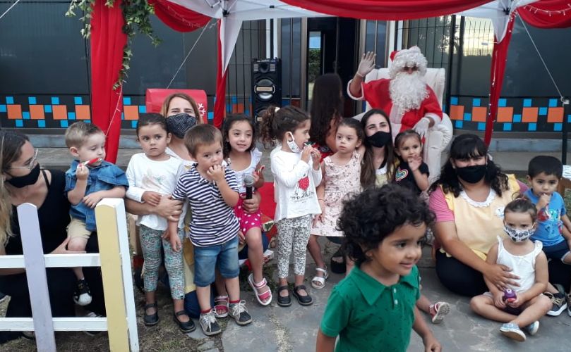 Papa Noel, niños y adultos 