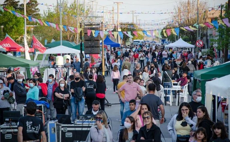 Paseo Lagos: multitud al aire libre