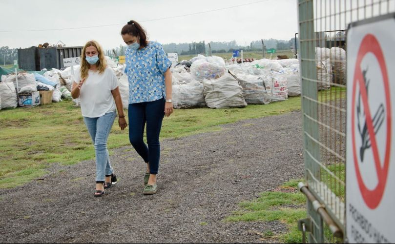 La Minsitra en su recorrido por la localidad 